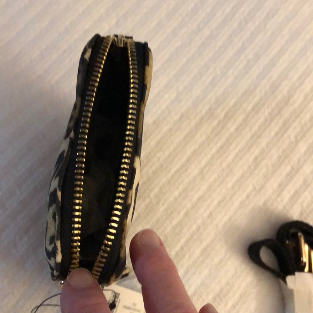 Crossbody - Picture 5 of 6